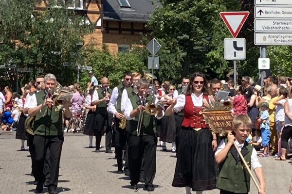 Die Grünen Jäger beim Festumzug in Schkeuditz