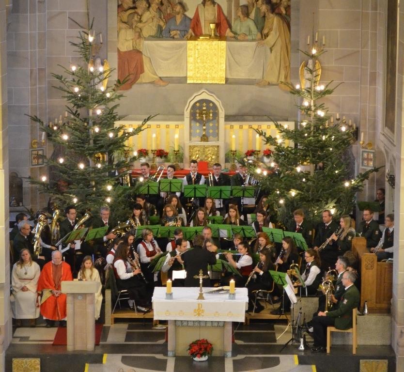 Weihnachtskonzert der Grünen Jäger in der Kirche 2014 – Bild 1